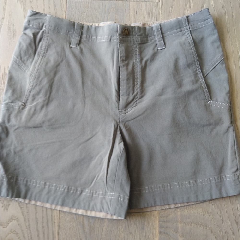 Sahalie Zip Dry Shorts Size 6. Gray green khaki color.